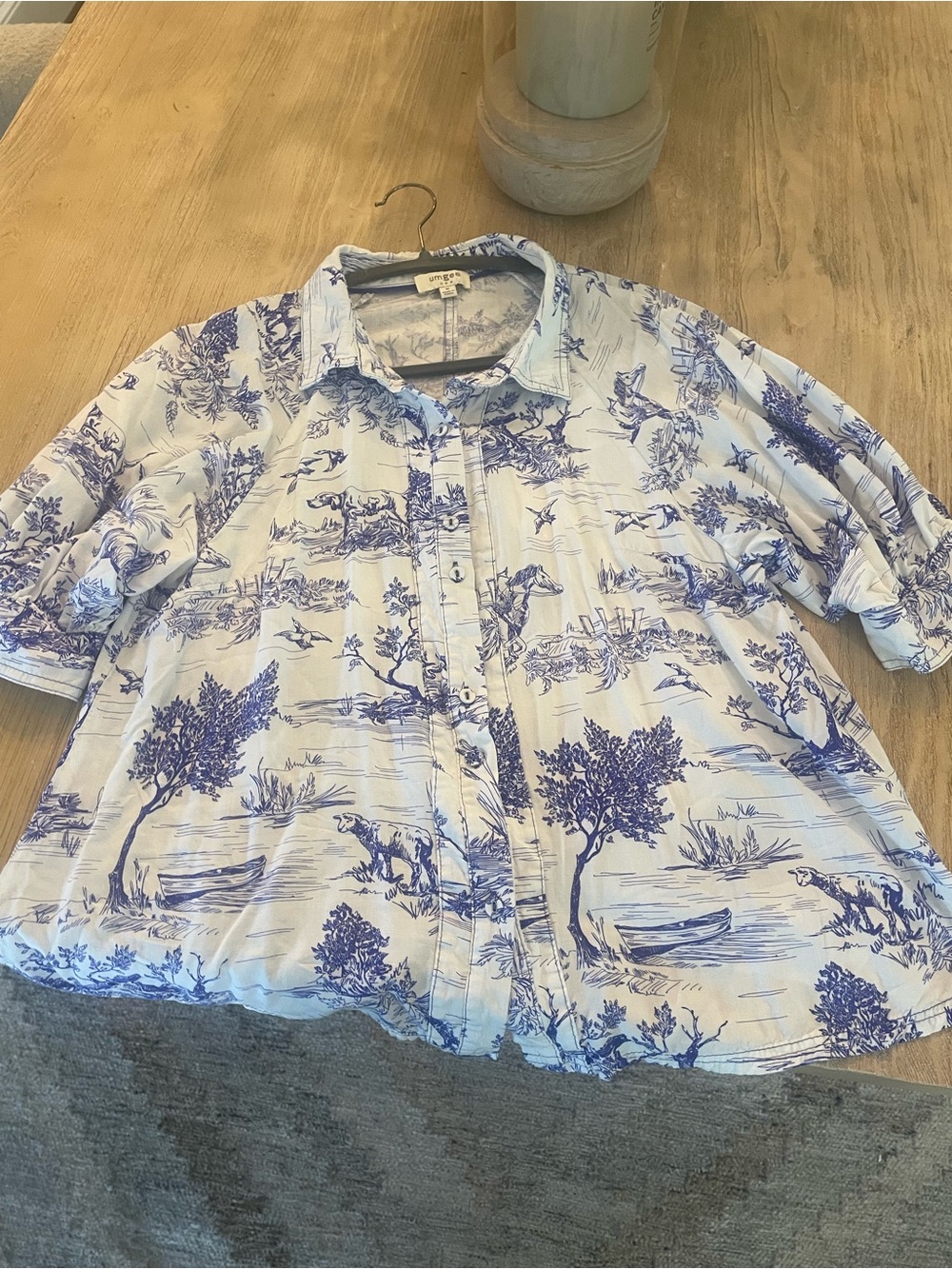 UMGEE usa Blue Toile rayon farm theme Button-Up birds , horses , dogs Shirt M